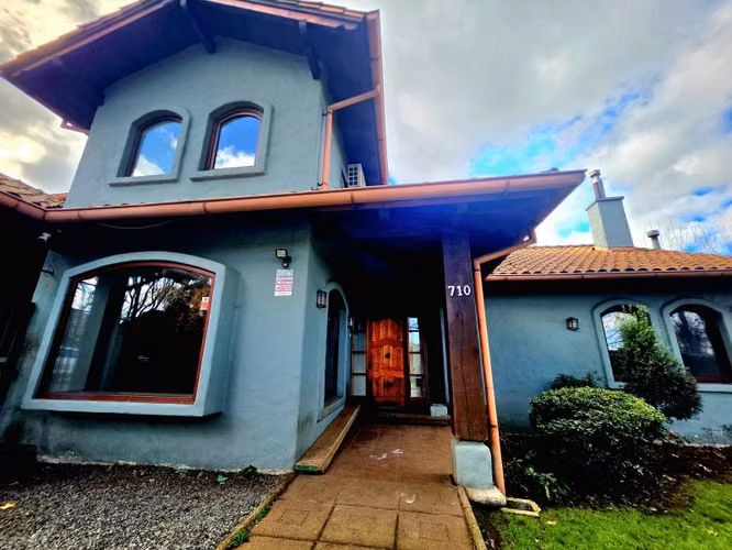 Arriendo casa en condominio en Avda. Gabriela Mistral