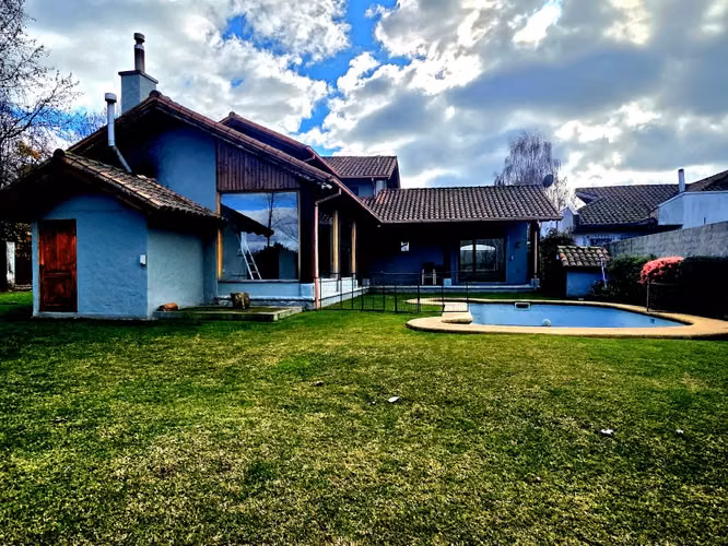 Arriendo casa en condominio en Avda. Gabriela Mistral