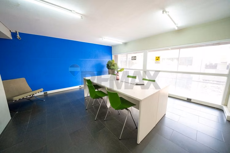Departamento remodelado de estilo parisino - Imagen 26