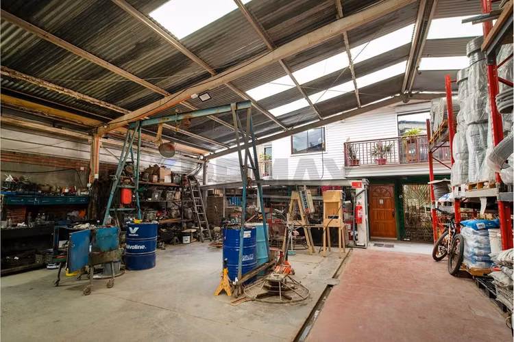 Oficina comercial con bodega en peñalolén venta