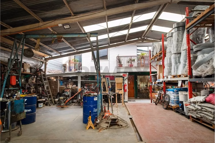 Oficina comercial con bodega en peñalolén venta