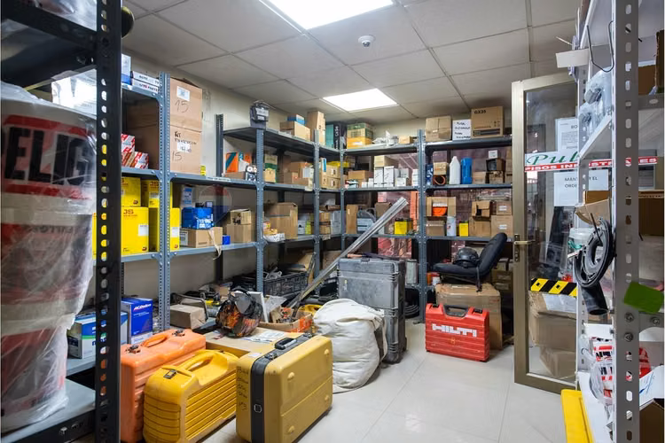 Oficina comercial con bodega en peñalolén venta