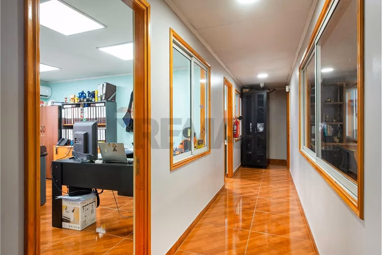 Oficina comercial con bodega en peñalolén venta
