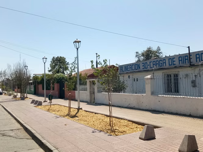 GRAN ESQUINA COMERCIAL, CON GALPON, LOCAL  Y CASA SOLIDA - Imagen 7