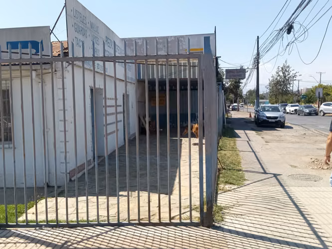 GRAN ESQUINA COMERCIAL, CON GALPON, LOCAL  Y CASA SOLIDA