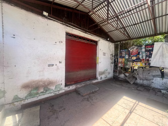 Local comercial con sitio para expansión (172267)