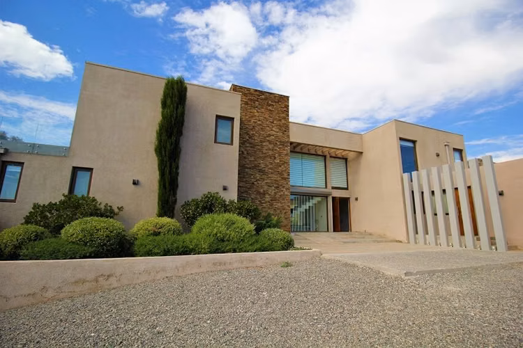 ARRIENDO AMOBLADO hermosa casa moderna, 4D, 5B, Parcela, quincho, piscina