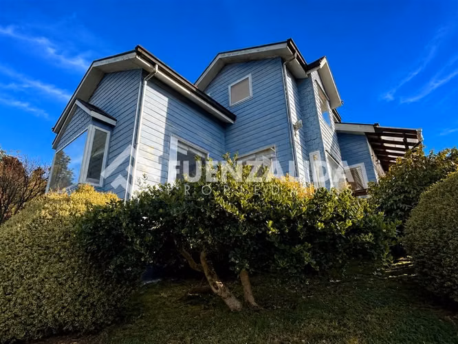 Parcela 5.400 m2 con casa y cabaña Vista a Lago y Volcanes
