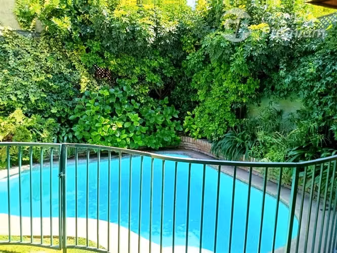 Casa en Venta de 4 Dorm. en Santa Marta de Huechuraba