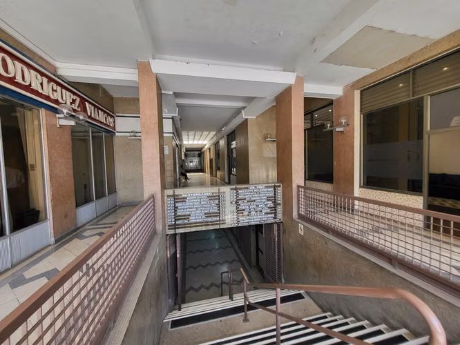 7 DE JUNIO/EXCELENTES OFICINAS/EX EDIFICIO LAN