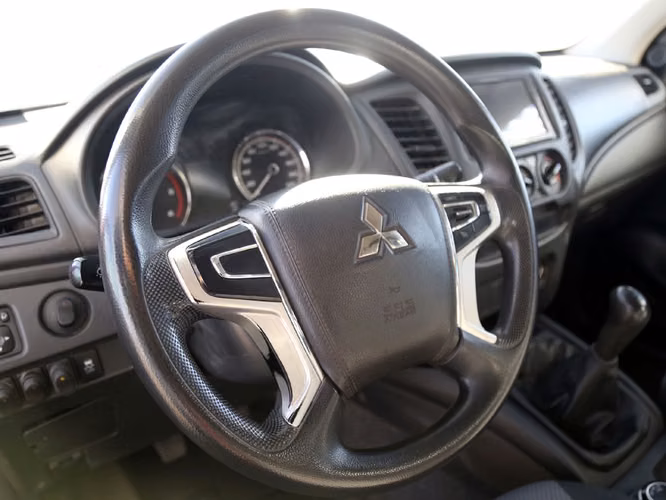 MITSUBISHI L200 2023