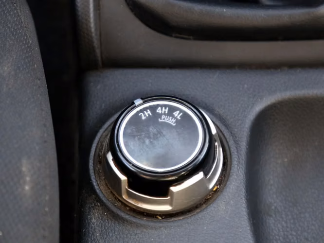 MITSUBISHI L200 2023