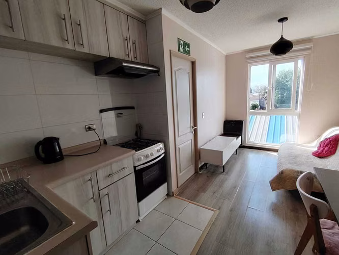 Arriendo Departamento Semi Amoblado  (172305)