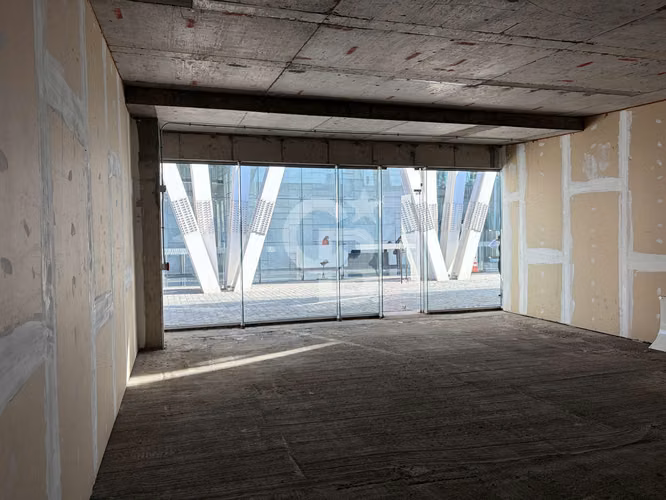 Oficina en placa comercial en Nueva Torre Santa María