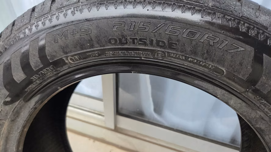 Neumático 215 / 50 R17