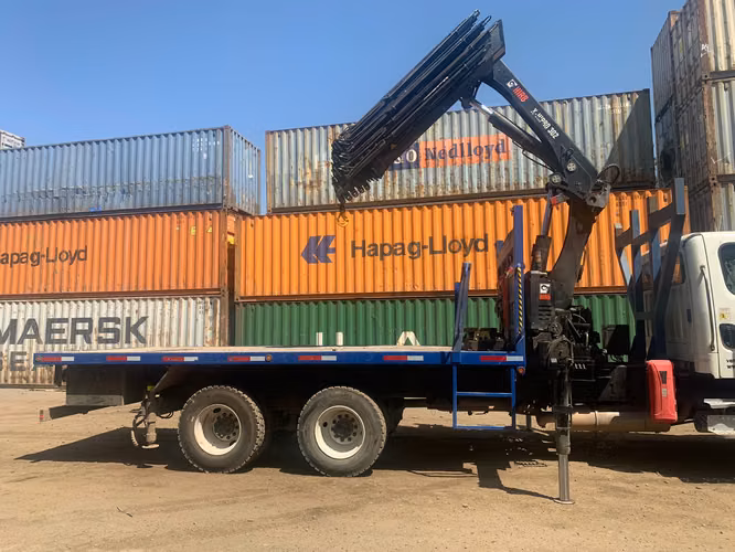 Freightliner M2 106 con Grua
