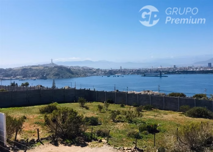LA HERRADURA/ CASA EN ARRIENDO 7D/3B