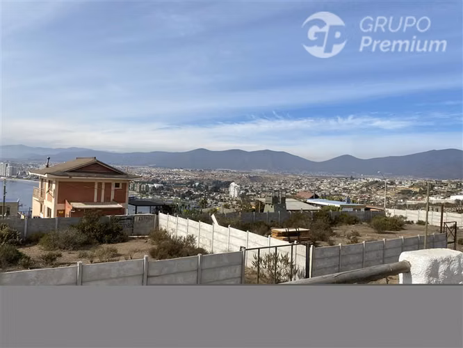 LA HERRADURA/ CASA EN ARRIENDO 7D/3B
