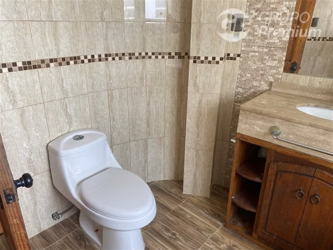 LA HERRADURA/ CASA EN ARRIENDO 7D/3B