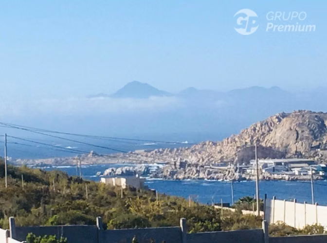 LA HERRADURA/ CASA EN ARRIENDO 7D/3B