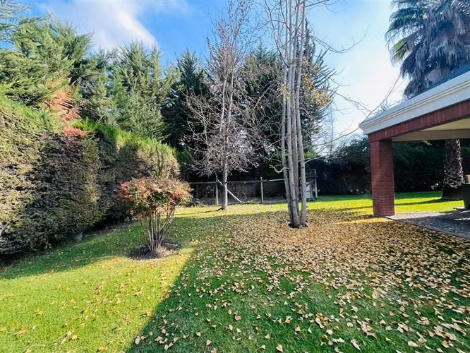 Casa en venta de 5 dormitorios, 4 baños, Chicureo , Colina.