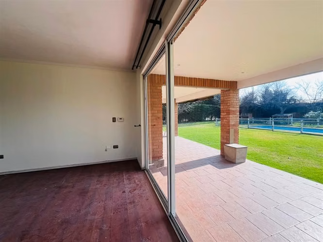 Parcela en venta 5 dormitorios, 4 baños, Chicureo , Colina.