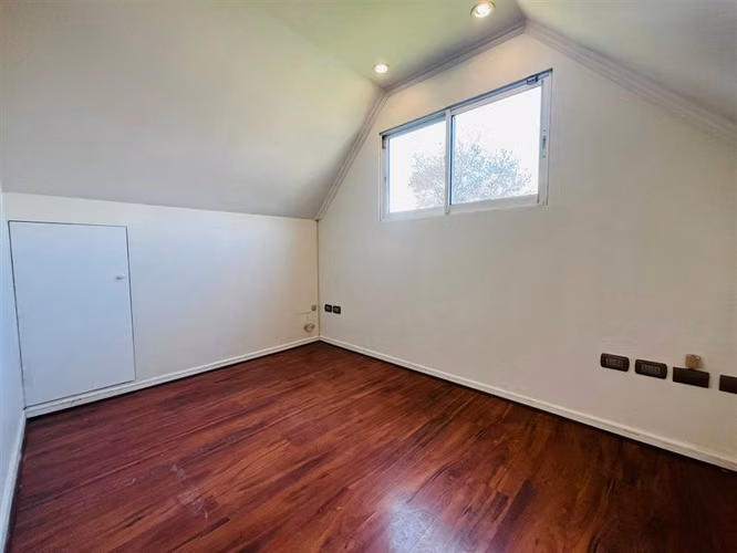 Parcela en venta 5 dormitorios, 4 baños, Chicureo , Colina.