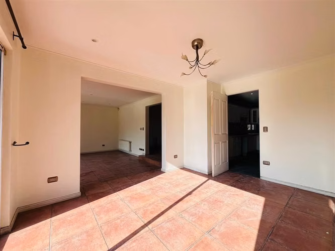 Parcela en arriendo de 5 dormitorios, 4 baños, Colina