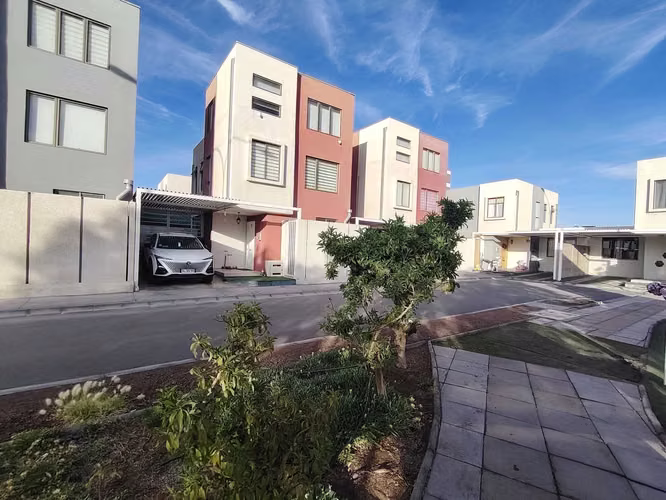 Se vende casa en condominio, Calama (172318)