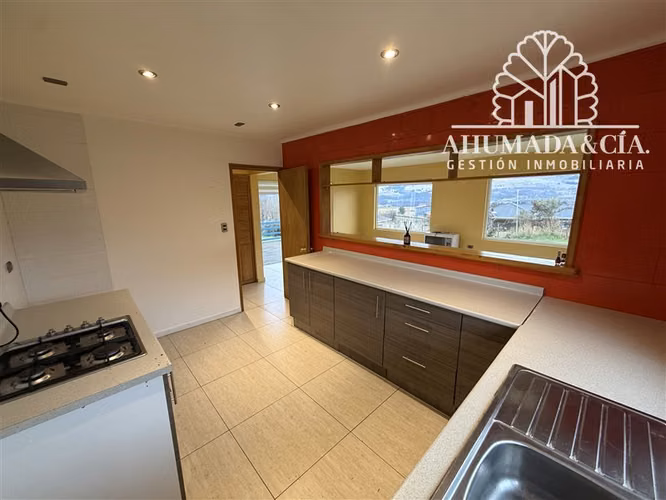Casa en arriendo de 4 dorm. en Coihaique