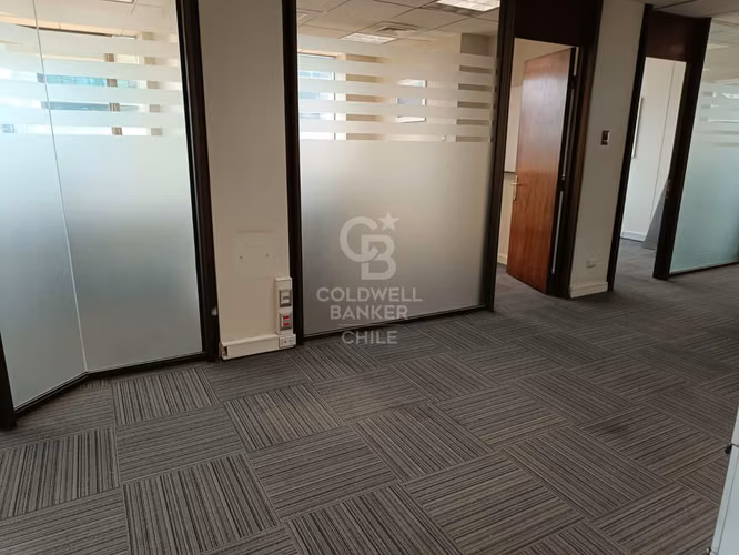 Oficina barrio El Golf, excelente ubicación