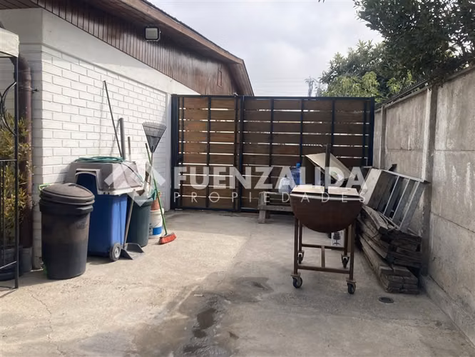Casa en venta de 3 dorm. 2 baños en La Florida