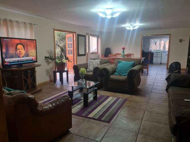 Parcela con amplia Casa Piscina Árboles Frutales