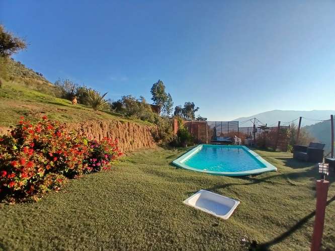 Parcela con amplia Casa Piscina Árboles Frutales