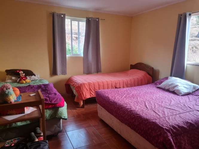 Parcela con amplia Casa Piscina Árboles Frutales