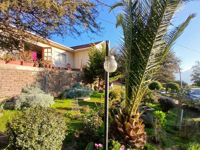 Parcela con amplia Casa Piscina Árboles Frutales