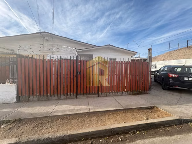 Venta de casa en Villa Parque El Sol, sector San Fernando.