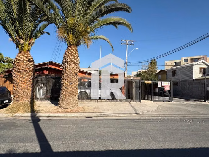 Venta de casa con gran local comercial en Callejón El Inca