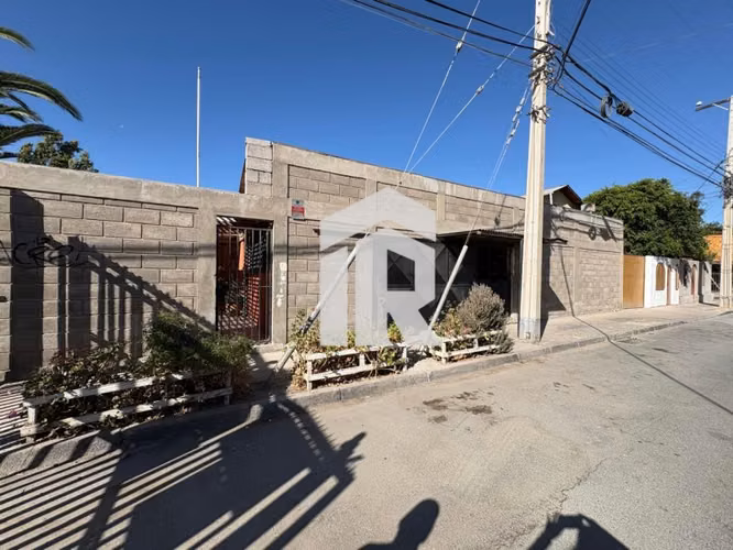 Venta de casa con gran local comercial en Callejón El Inca