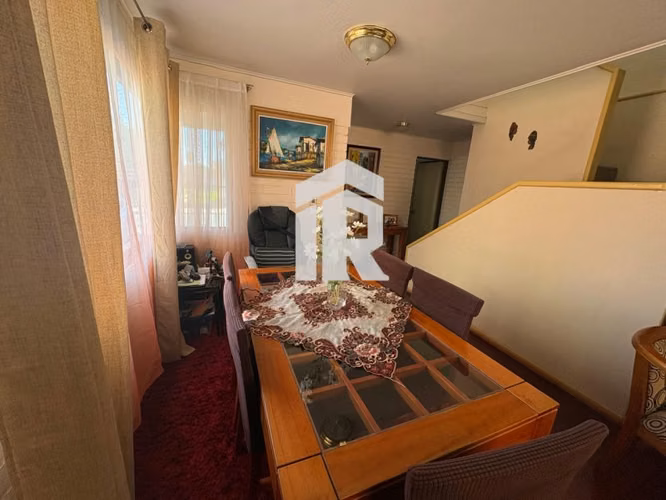 Venta de casa en avenida, Villa el Ingles.