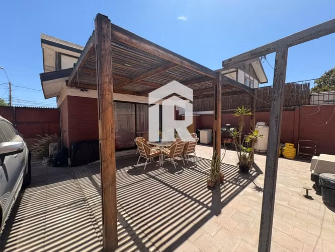 Venta de casa en avenida, Villa el Ingles.