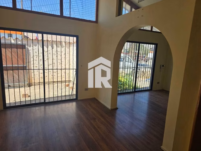 Venta de hermosa casa en Avenida Los Carreras, Punta Negra.