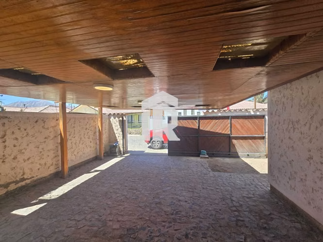 Venta de hermosa casa en Avenida Los Carreras, Punta Negra.