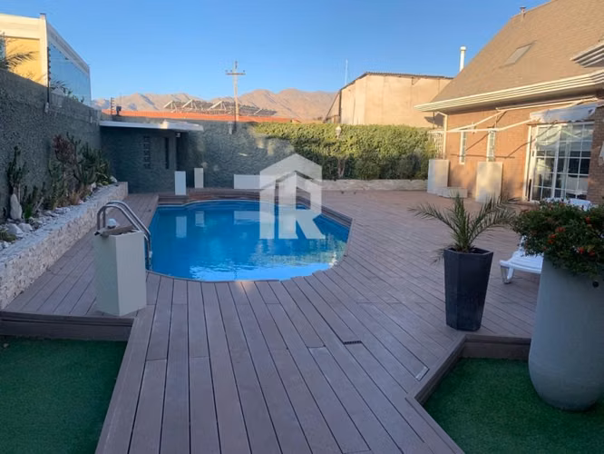 Venta de increible casa en sector Parque Schneider