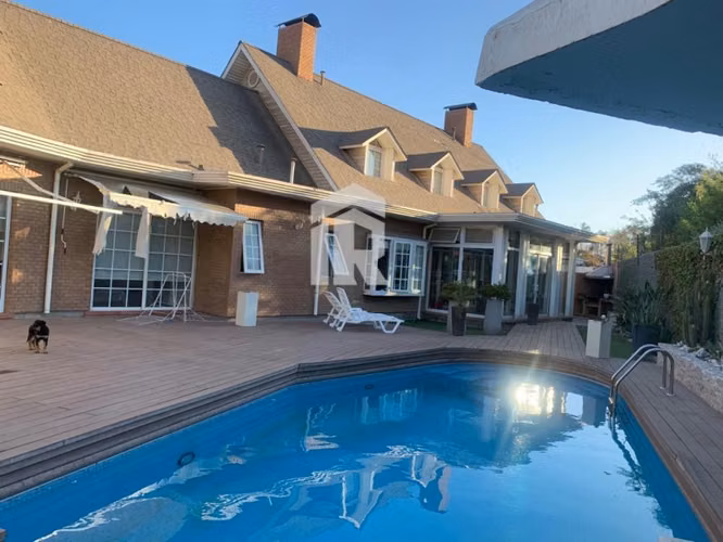 Venta de increible casa en sector Parque Schneider