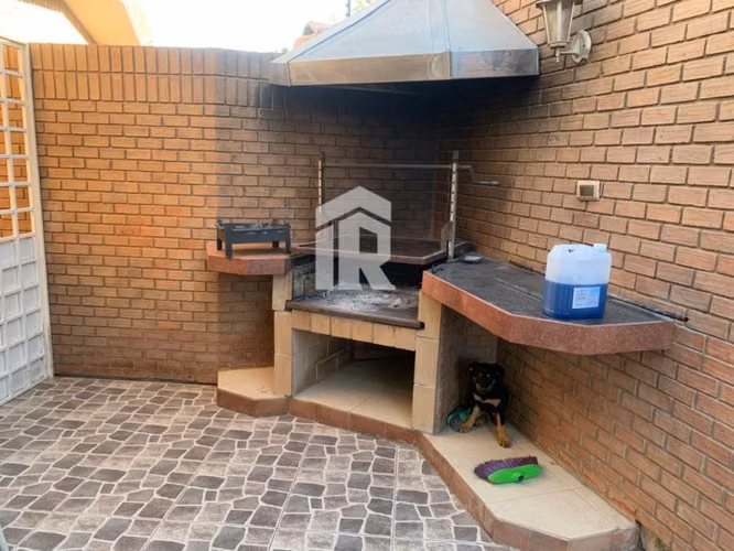 Venta de increible casa en sector Parque Schneider