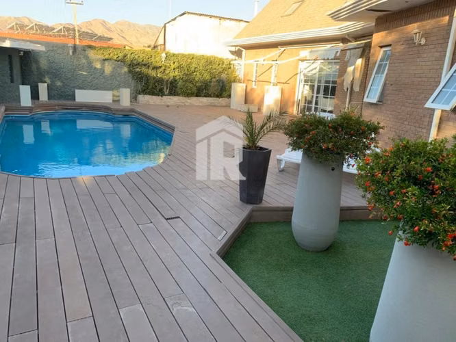 Venta de increible casa en sector Parque Schneider