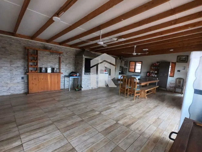 Venta parcela centro de eventos equipada en Piedra Colgada