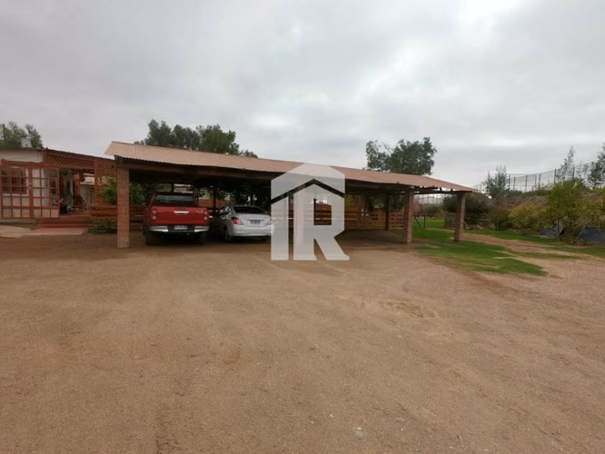 Venta parcela centro de eventos equipada en Piedra Colgada