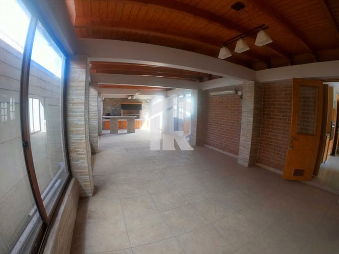Venta de espaciosa casa en Condominio Mirador del Valle 1